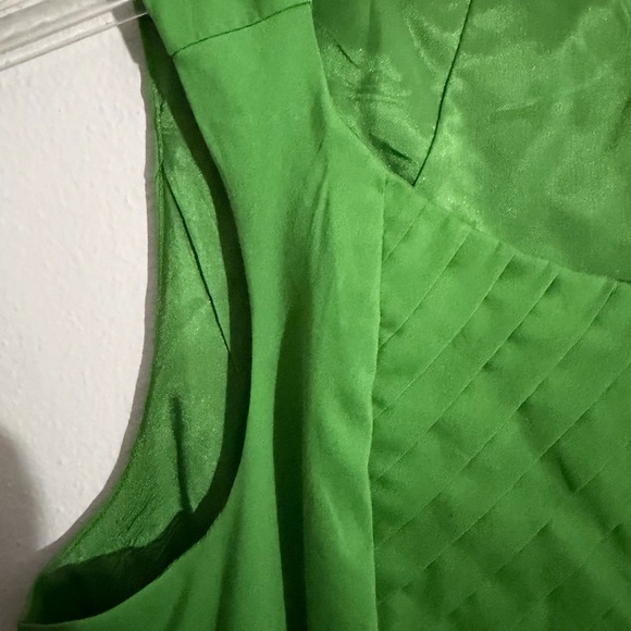 The Limited Vibrant Green Sleeveless Midi Dress - Picture 5 of 12